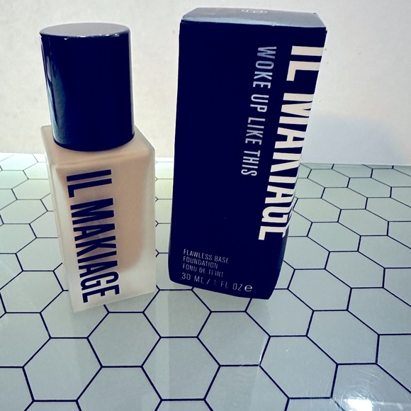 #35 - IL MAKIAGE Foundation in “Woke Up Like This” Shade 35 - Picture 3 of 7